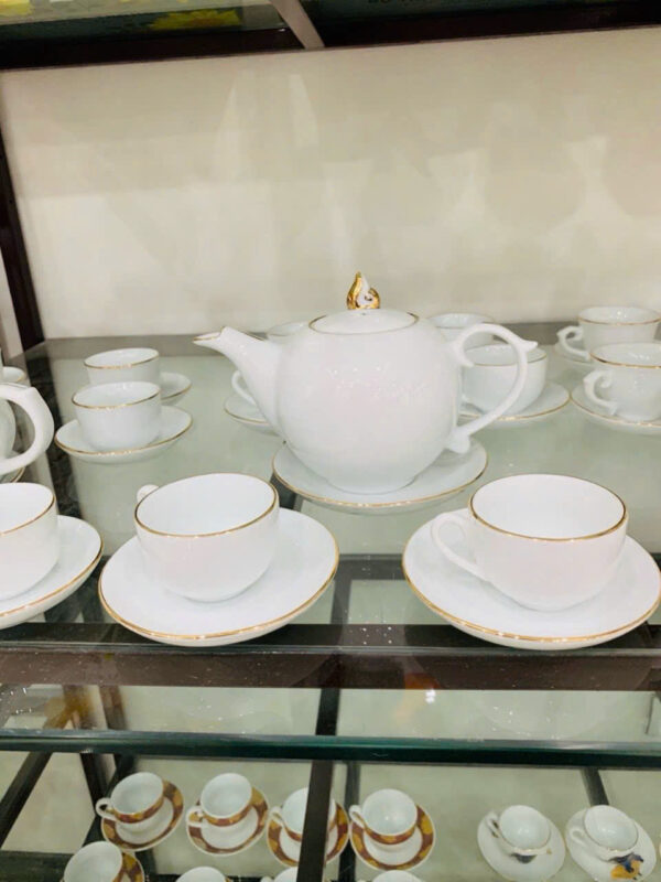 mẫu ấm chén trắng kẻ viền vàng - Hình ảnh 2
