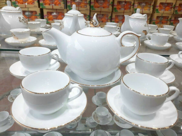 mẫu ấm chén trắng kẻ viền vàng