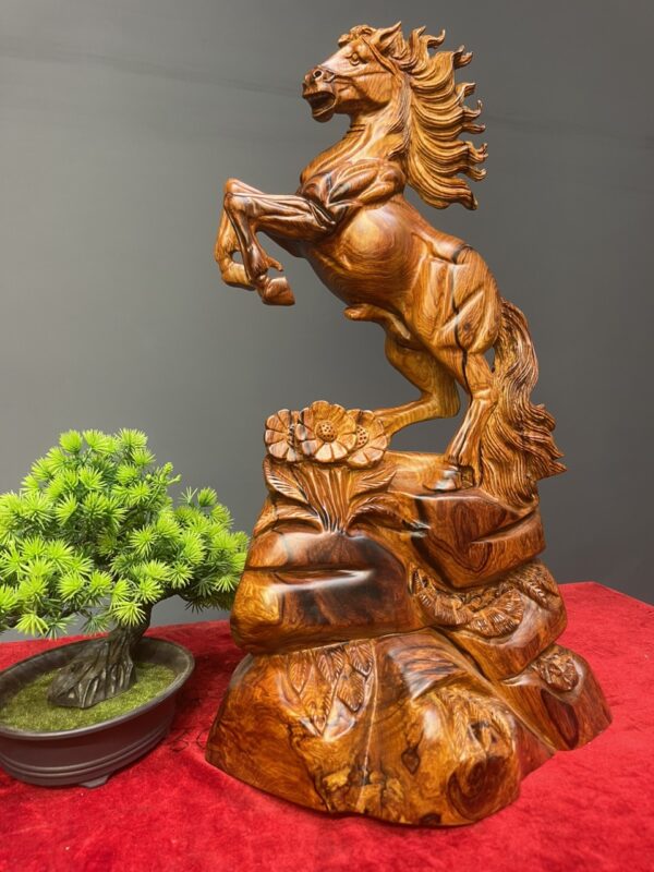 Nhất Mã Phi Thiên Gỗ Cẩm Chỉ - Hình ảnh 4
