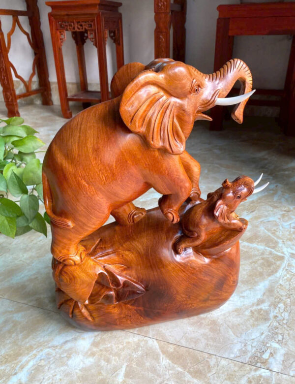 Voi mẫu tử gỗ hương ta - Hình ảnh 4