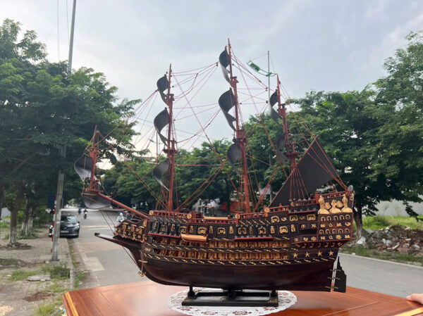Thuyền Gỗ mun