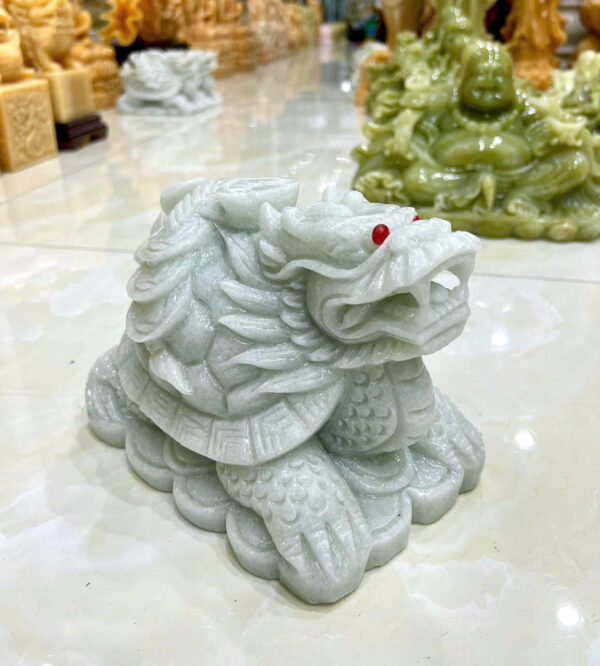 Long qui đá trắng xanh