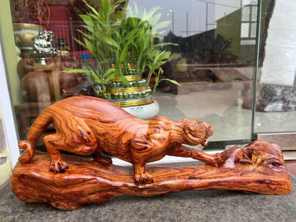báo săn mồi gỗ cẩm