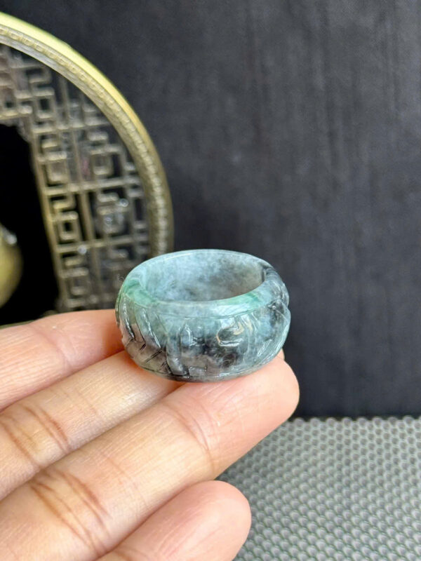 Nhẫn ngọc cẩm thạch gà đen - Hình ảnh 4