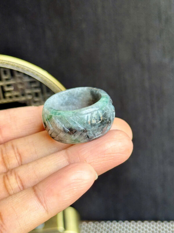 Nhẫn ngọc cẩm thạch gà đen - Hình ảnh 5