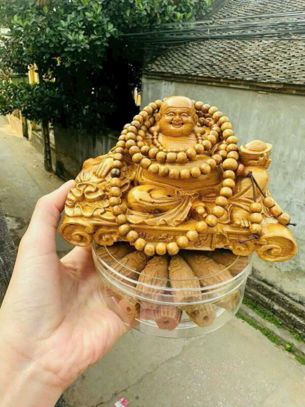 Di lặc gỗ bách xanh