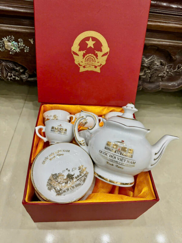 Ấm chén Quốc Hội Việt Nam