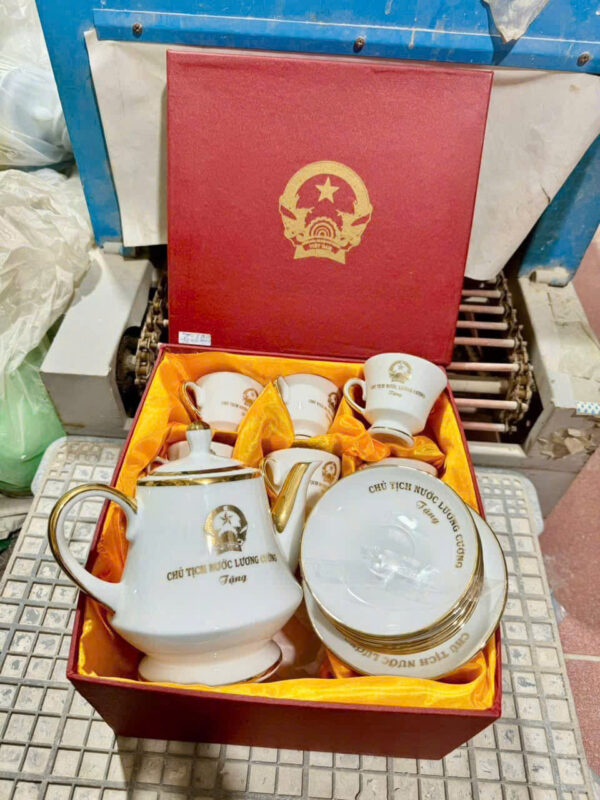 Ấm chén Chủ tịch nước