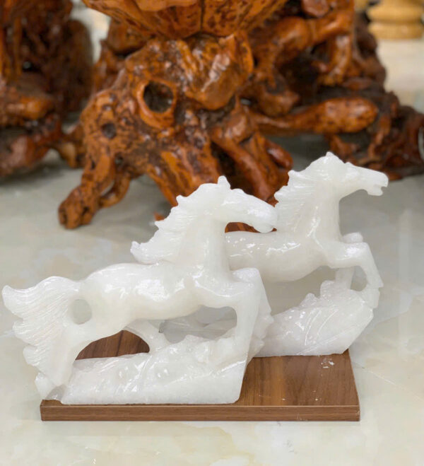 Ngựa phi đá cẩm thạch trắng - Hình ảnh 4