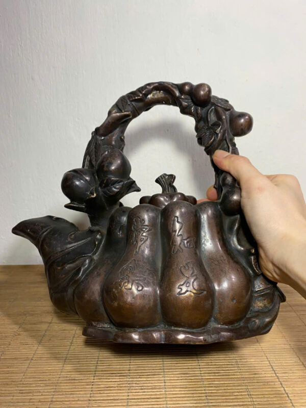 ẤM  BÍ SIÊU TO CŨ - Hình ảnh 4