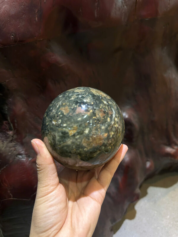 Cầu đá ngọc mã não tảo rêu