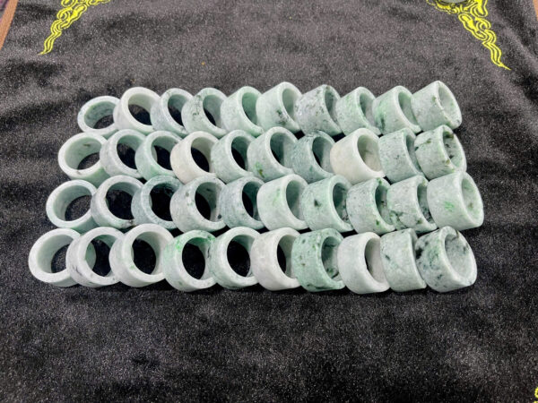 nhẫn ngọc phỉ thuý - Hình ảnh 4