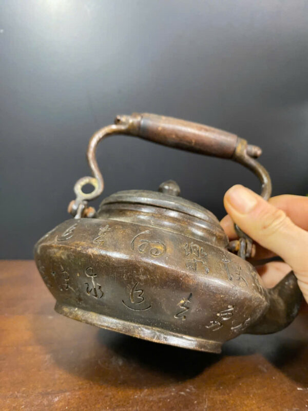 ẤM ĐỒNG CŨ chữ xưa - Hình ảnh 3