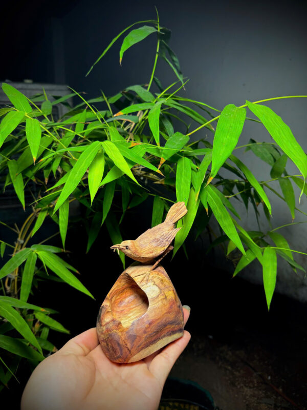 Gạt tàn chim săn mồi