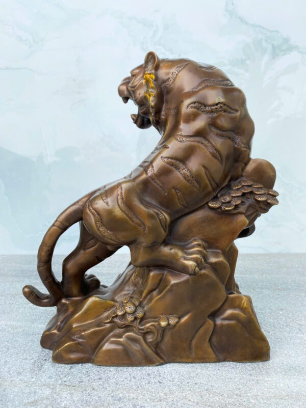HỔ  ĐỨNG  NÚI - Hình ảnh 2
