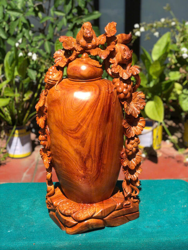 Bình sóc nho gỗ hương ta