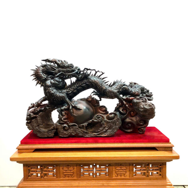 Nhất long vờn ngọc