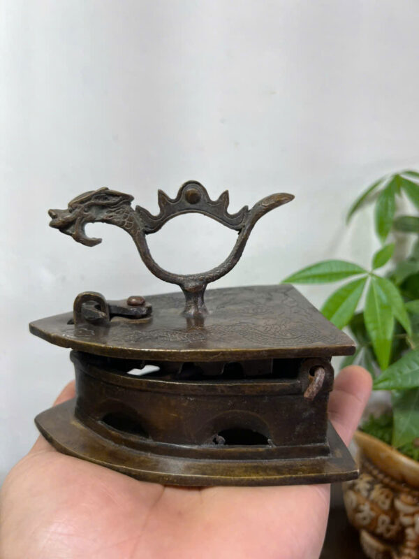 BÀN  ỦI  ĐỒNG  CŨ