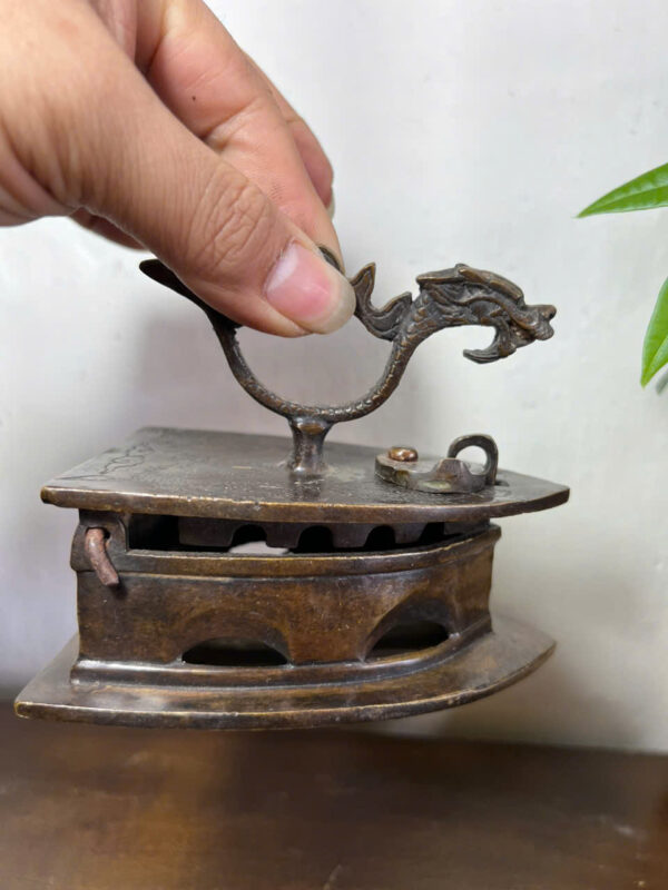 BÀN  ỦI  ĐỒNG  CŨ - Hình ảnh 9