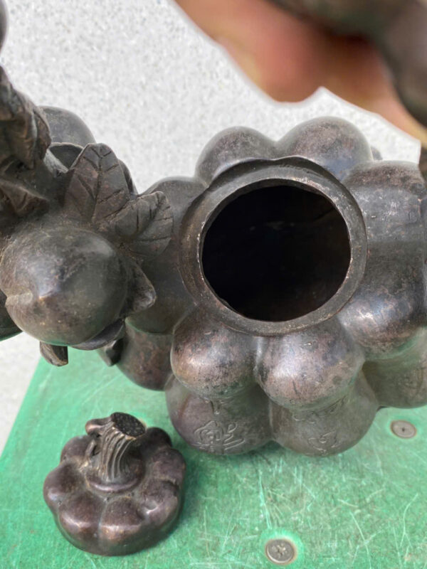 ẤM  BÍ SIÊU TO CŨ - Hình ảnh 3