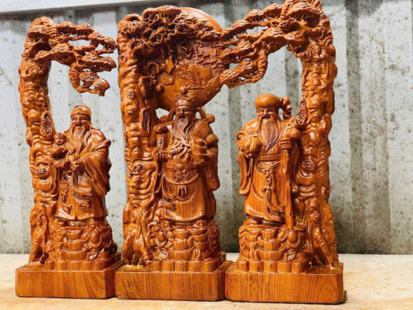 Tam Đa ngự gốc tùng gỗ hương vân