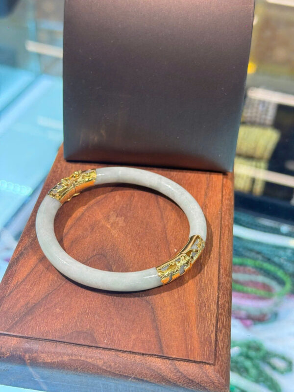 Vòng ngọc
