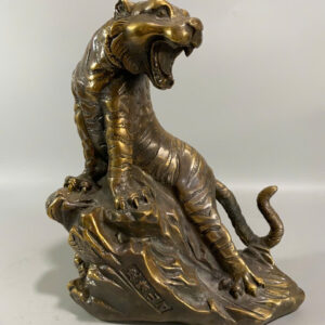 HỔ   ĐỨNG   NÚI