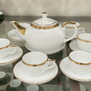 ấm trắng viền vàng