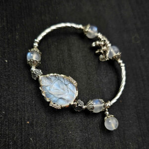 Cửu vĩnh hồ mặt trăng Moon