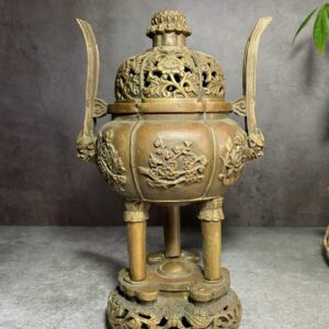 LƯ  ĐỒNG  TỨ  QUÝ