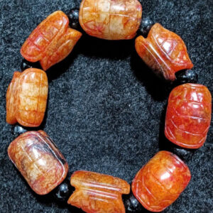 Vòng tay ngọc bích sưu tầm