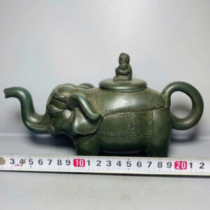 Ấm Tử sa hình voi nghệ nhân