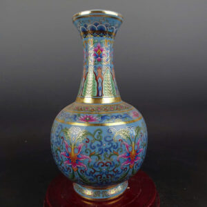 Bình gốm hoa sen uốn lượn