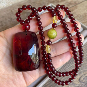 Mặt dây hổ phách