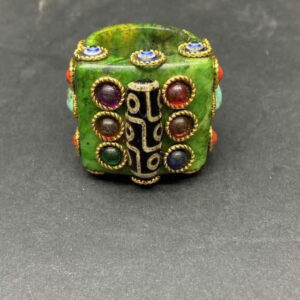 Nhẫn Ngọc cổ khảm đá quý