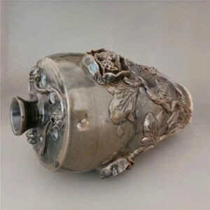 Bình gốm hoa hồng