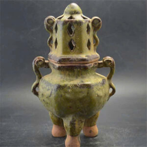 Lư ba chân men xưa